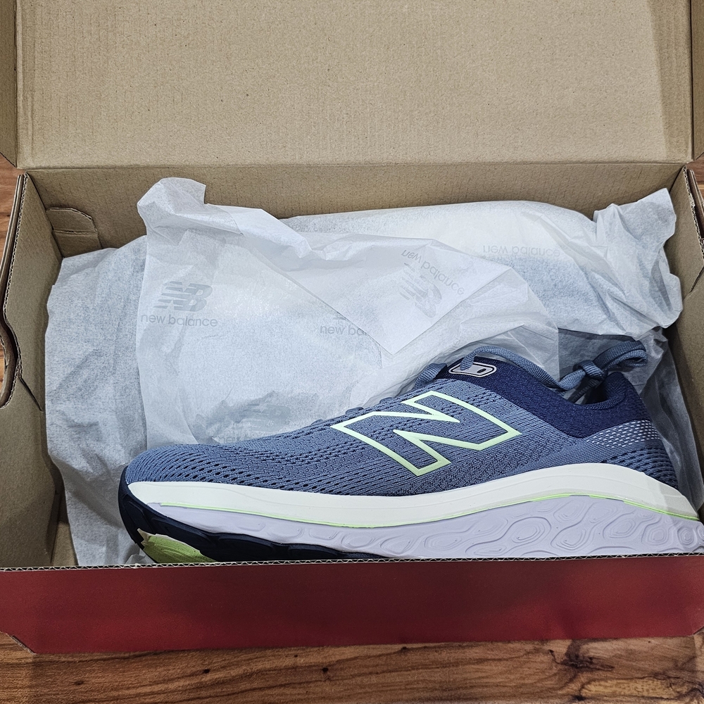 New Balance 860 Athletic Shoes - Picture 4 of 8